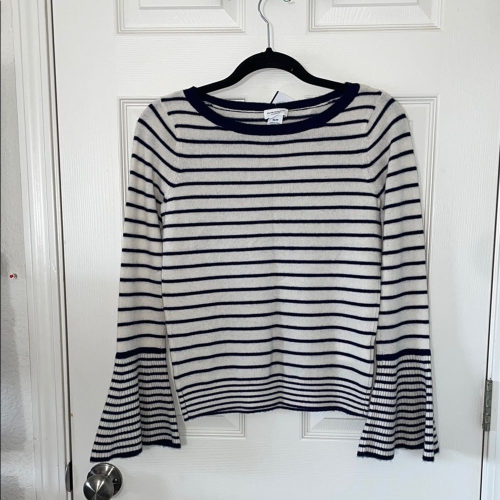 CLUB MONACO 100% Cashmere Bell Sleeves Sweater Sz: XS Navy and Cream Stripped
